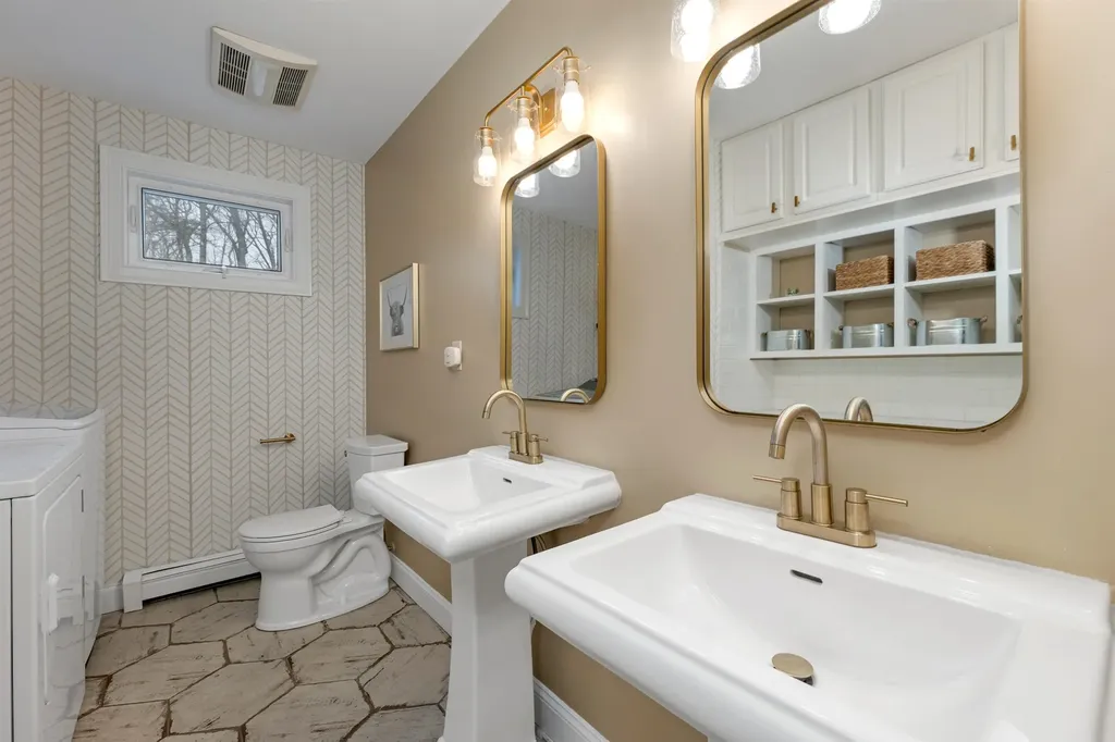 2 Hemlock Way Durham NH 03824