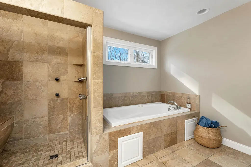 2 Hemlock Way Durham NH 03824