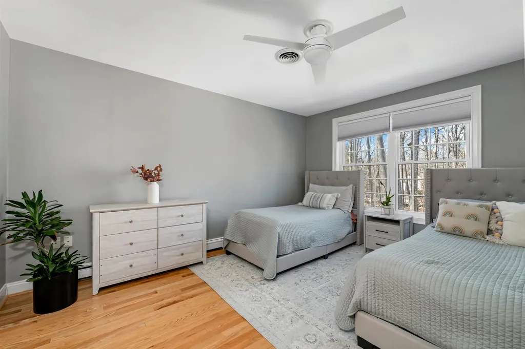 2 Hemlock Way Durham NH 03824