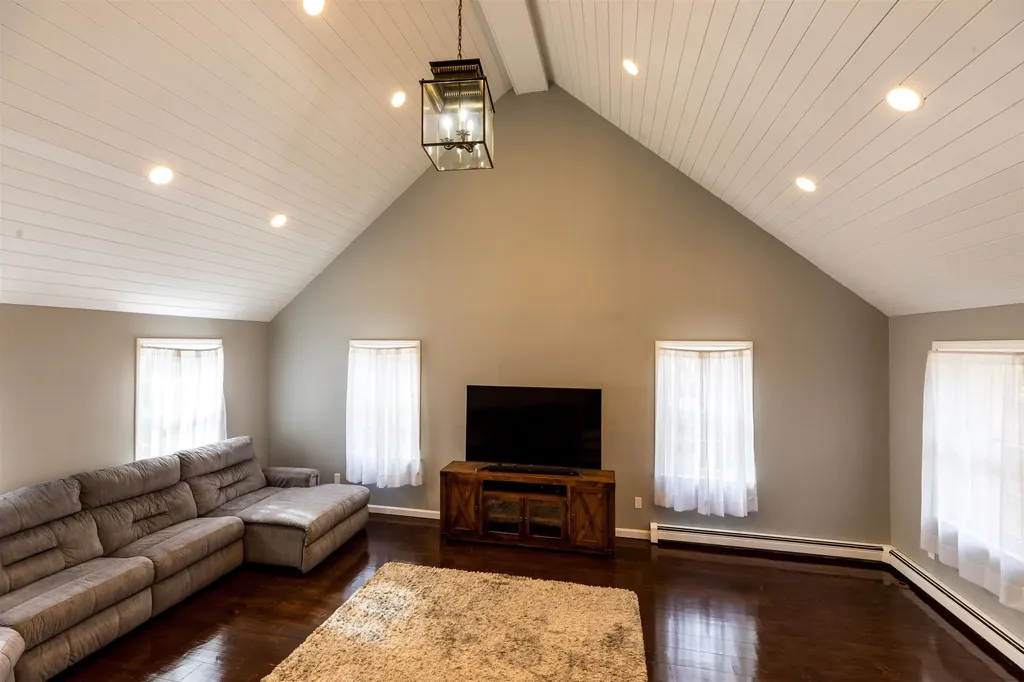 21 Barthelmess Lane Hampstead NH 03841
