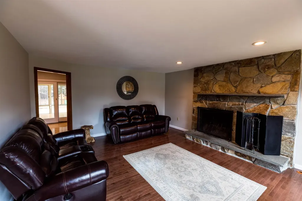 21 Barthelmess Lane Hampstead NH 03841