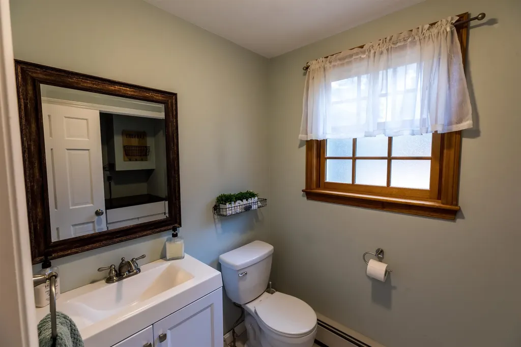 21 Barthelmess Lane Hampstead NH 03841