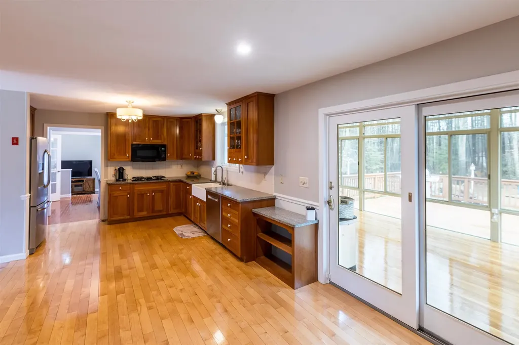 21 Barthelmess Lane Hampstead NH 03841