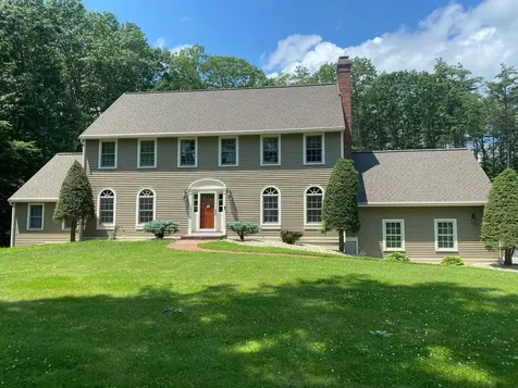 21 Barthelmess Lane Hampstead NH 03841