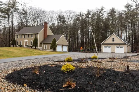 21 Barthelmess Lane Hampstead NH 03841
