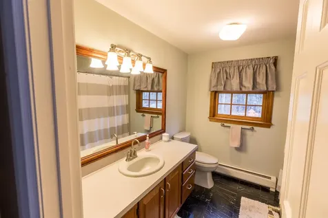 21 Barthelmess Lane Hampstead NH 03841
