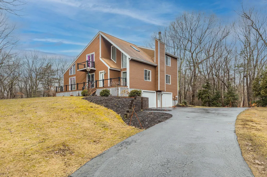24 Seasons Lane Londonderry NH 03053