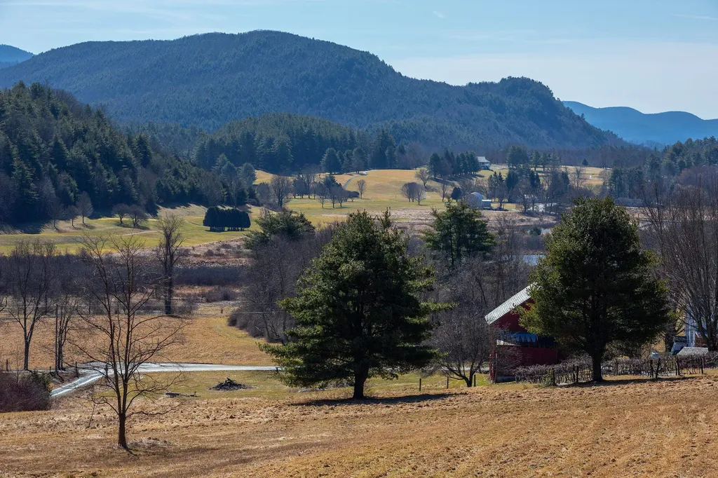 661 Old Lake Road Poultney VT 05764