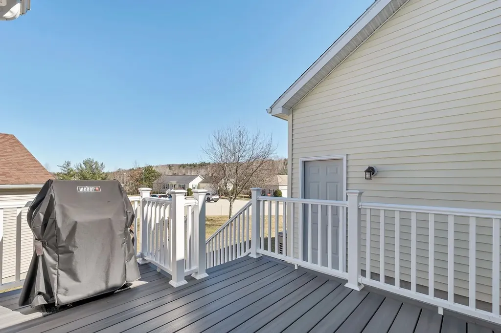 32 Ironwood Circle Hooksett NH 03106