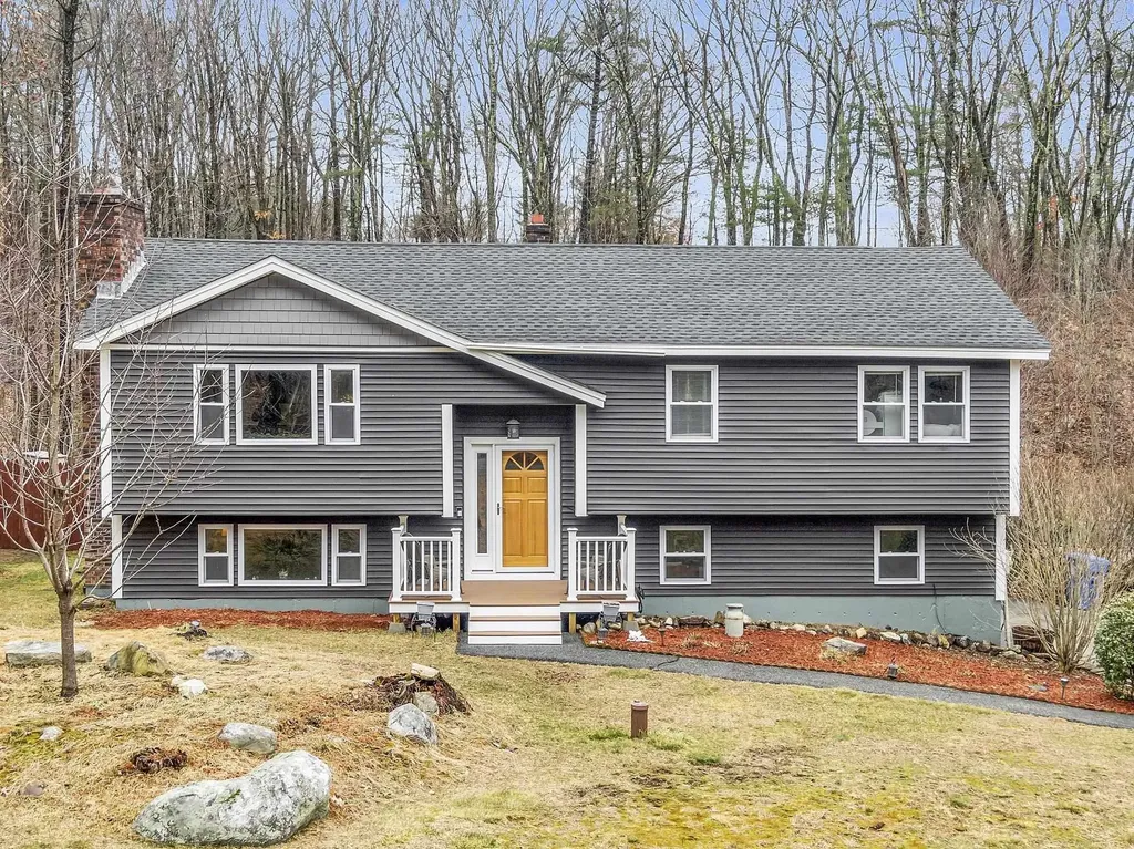3 Raintree Drive Londonderry NH 03053