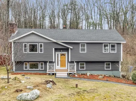 3 Raintree Drive Londonderry NH 03053