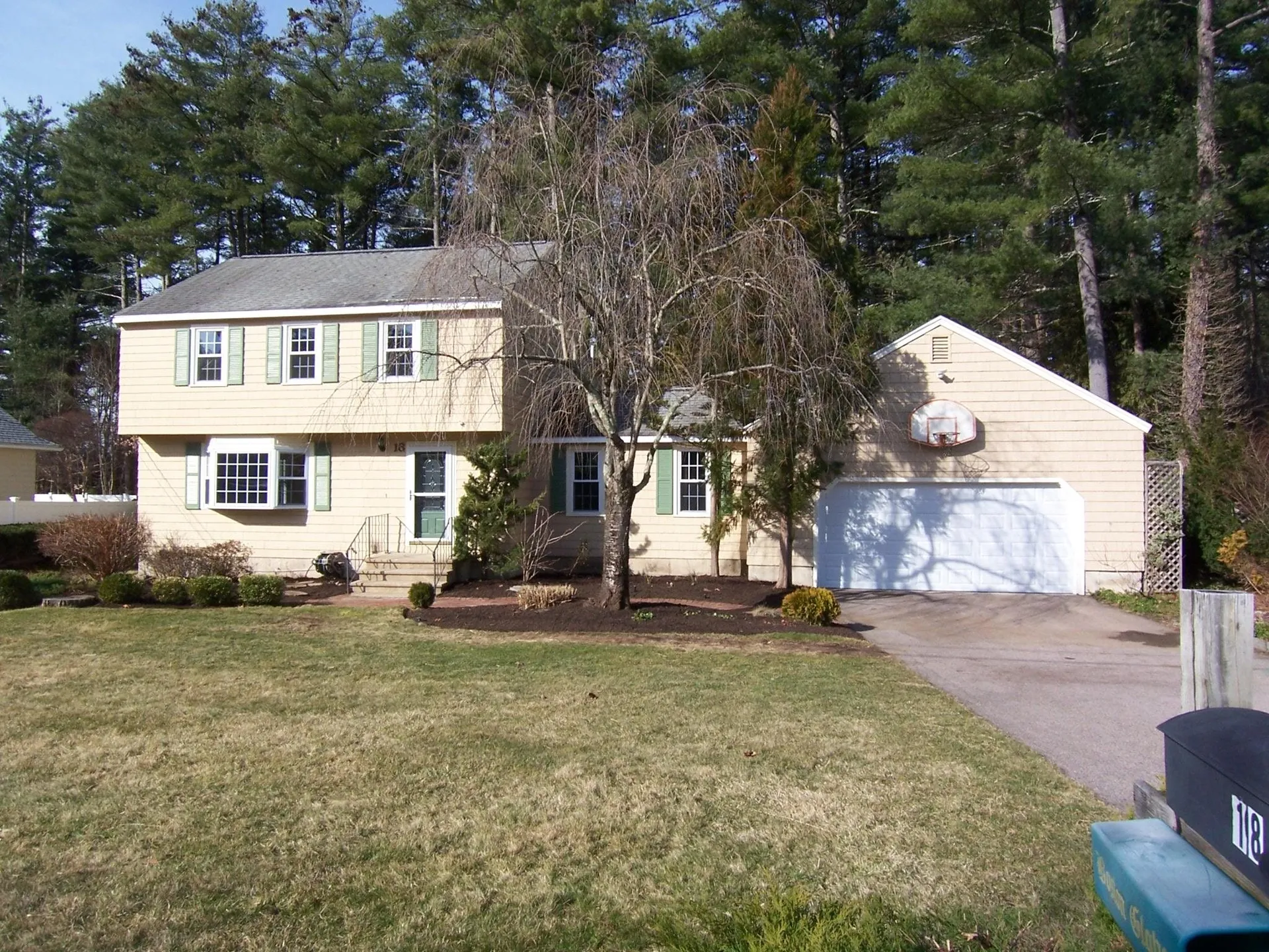 18 Watersedge Drive Nashua NH 03063