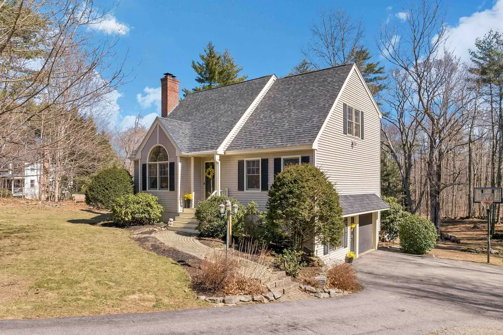 34 Brookside Drive Kingston NH 03848