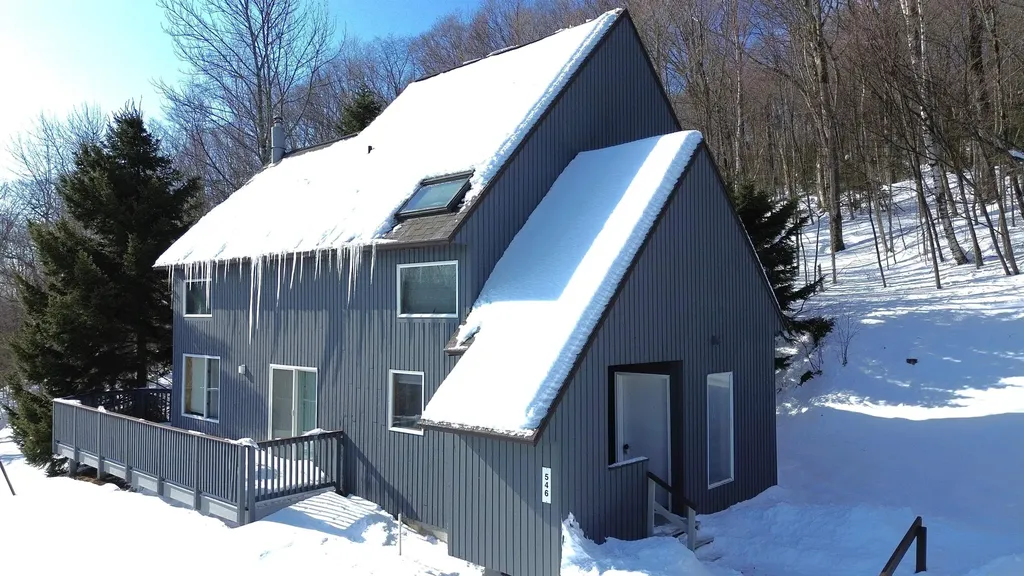 546 South Village Boulevard, Warren VT 4987916 Sugarbush Real