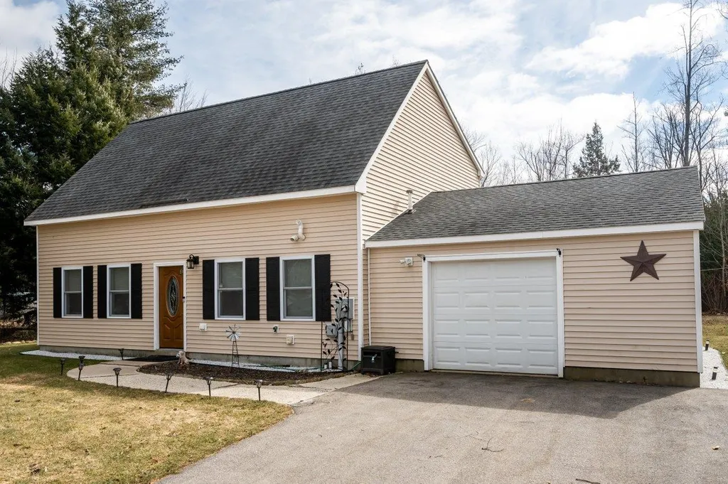 35 Collins Circle Rochester NH 03867