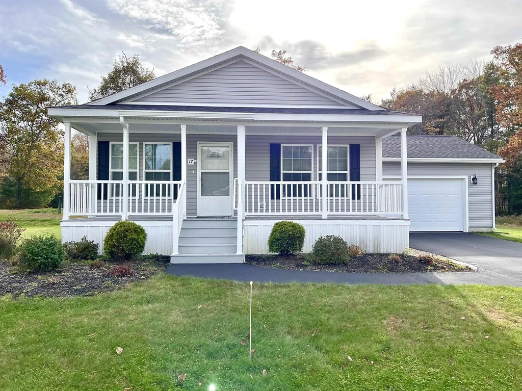 17 Ashleigh Way Rochester NH 03867