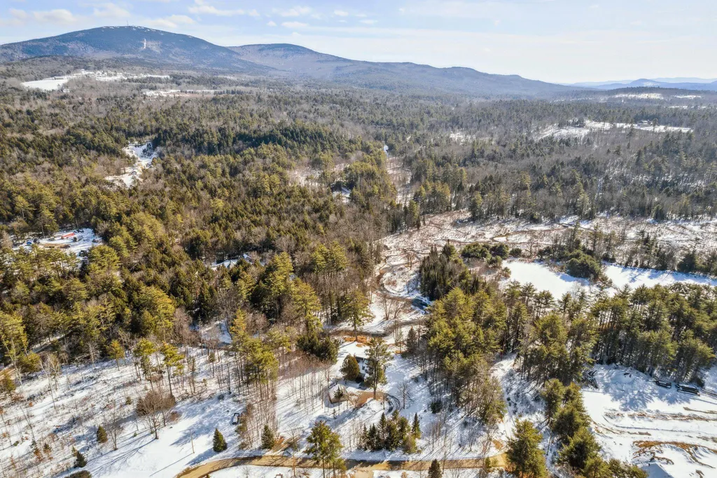 25 Evans Road Wilmot NH 03287