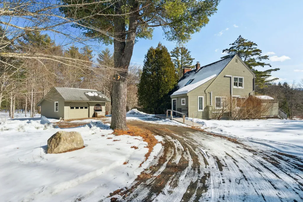 25 Evans Road Wilmot NH 03287