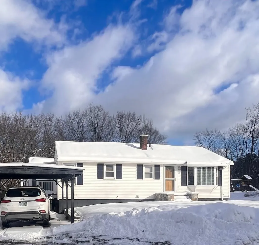 32 Hawthorne Street Laconia NH 03246