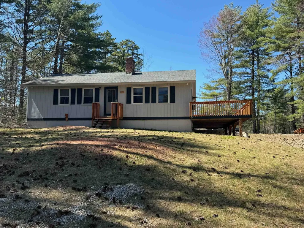 32 Oakwood Drive Ossipee NH 03814