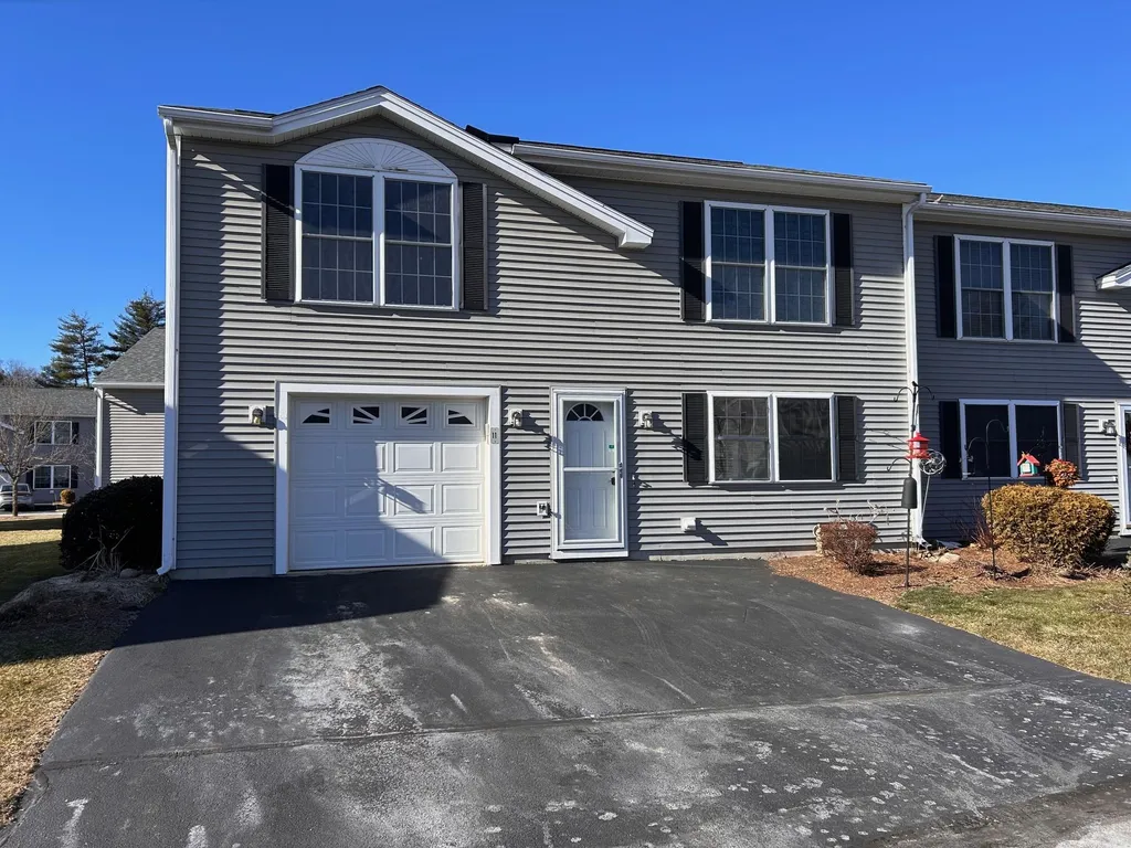 11 Red Sox Lane Raymond NH 03077