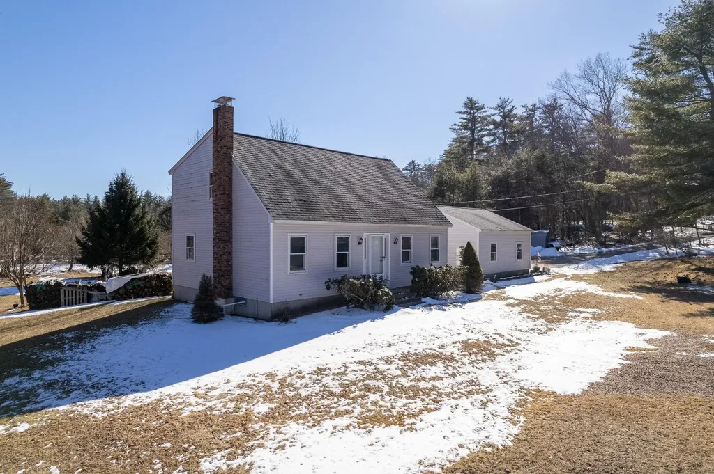 4986227 Raymond NH Real Estate 2 Blueberry Hill Road Raymond