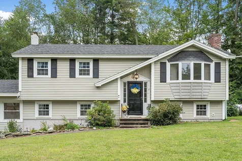 7 Vassar Drive Pelham NH 03076