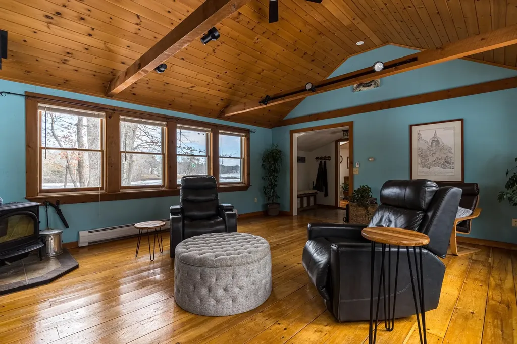 24 Stuart Drive Barrington NH 03825
