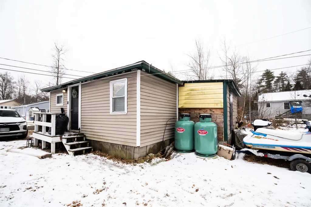 211 Chases Grove Road Derry NH 03038