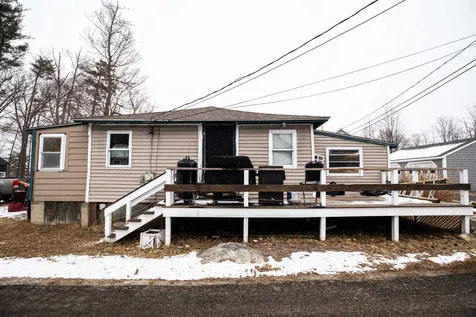 211 Chases Grove Road Derry NH 03038