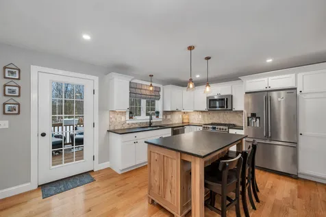 118 South Road Fremont NH 03044