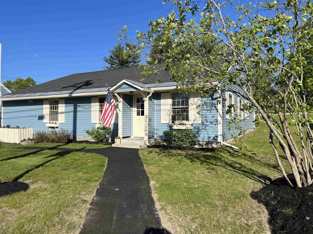 24 Pleasant Street New London NH 03257