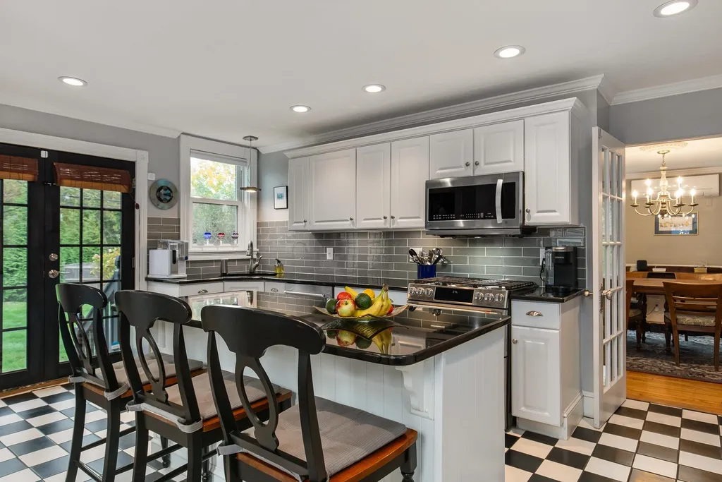 384 Peverly Hill Road Portsmouth NH 03801