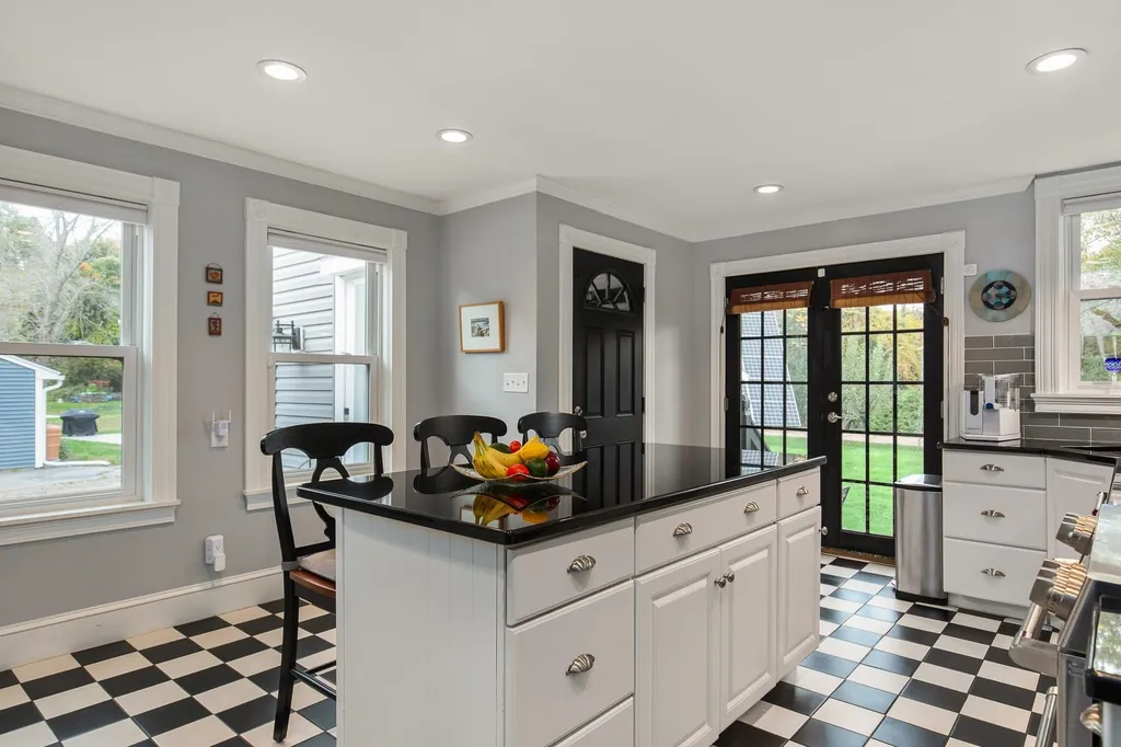 384 Peverly Hill Road Portsmouth NH 03801
