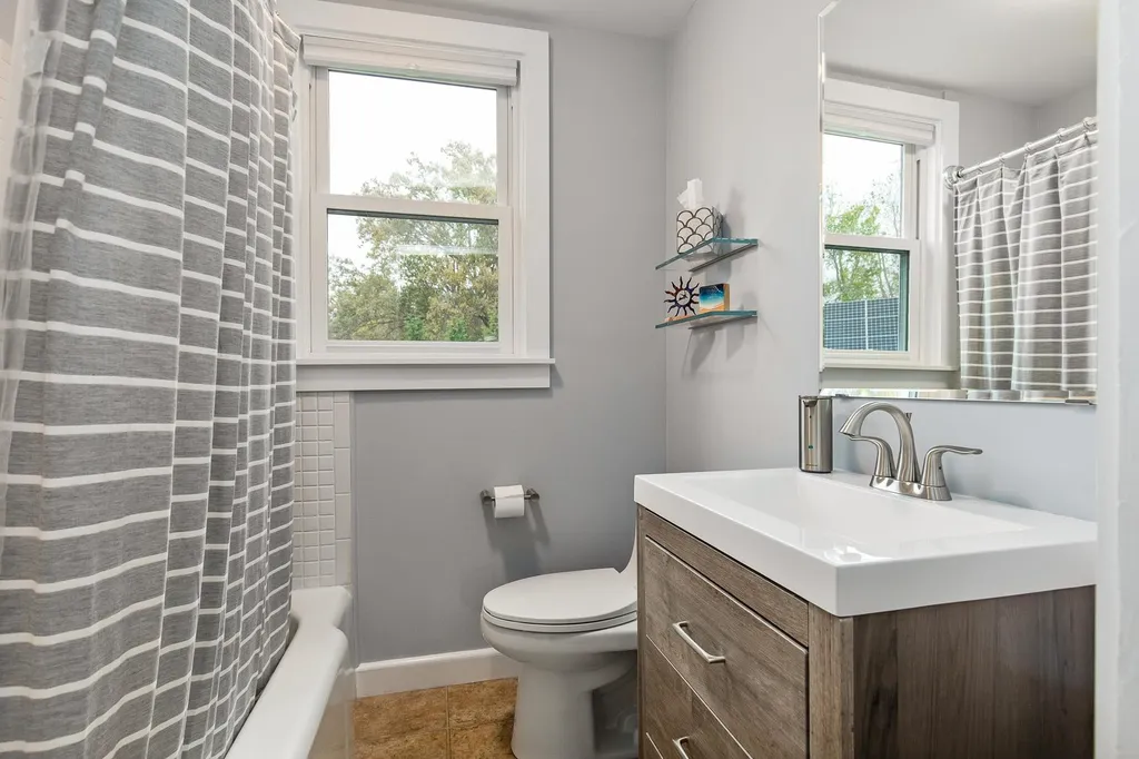 384 Peverly Hill Road Portsmouth NH 03801