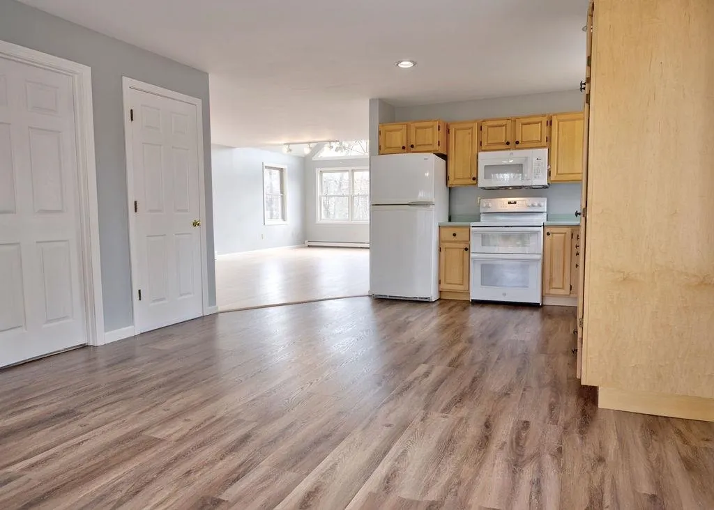 72 Mammoth Road Hooksett NH 03106