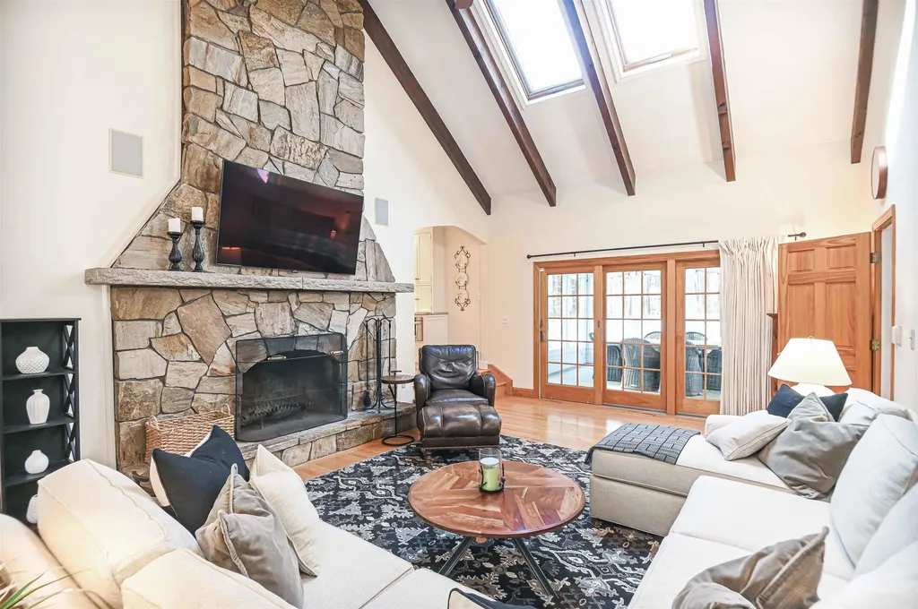3 Jefferson Drive Londonderry NH 03053
