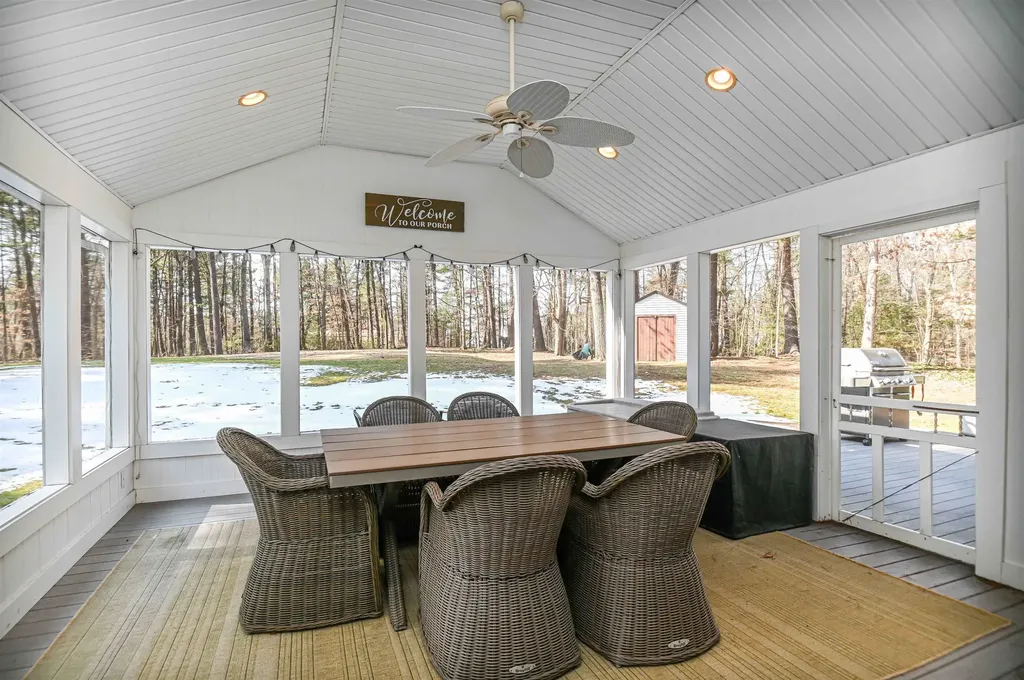 3 Jefferson Drive Londonderry NH 03053