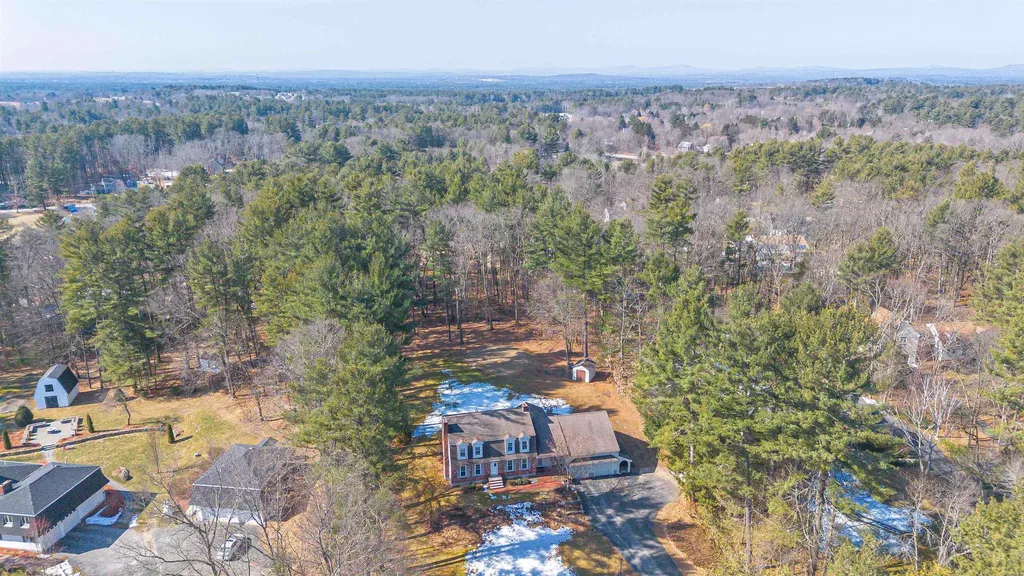 3 Jefferson Drive Londonderry NH 03053