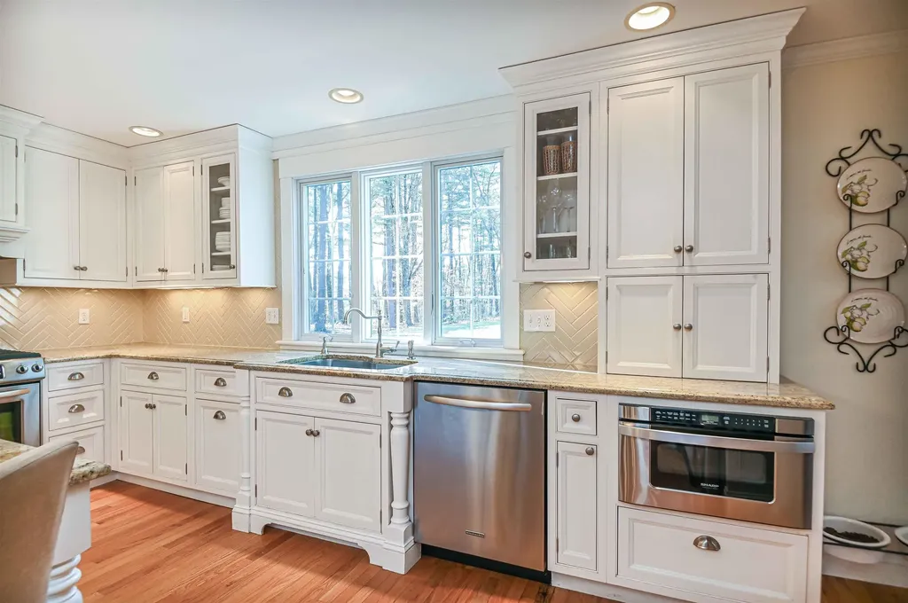 3 Jefferson Drive Londonderry NH 03053