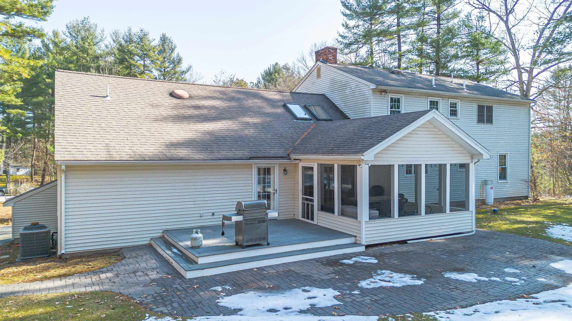 3 Jefferson Drive Londonderry NH 03053