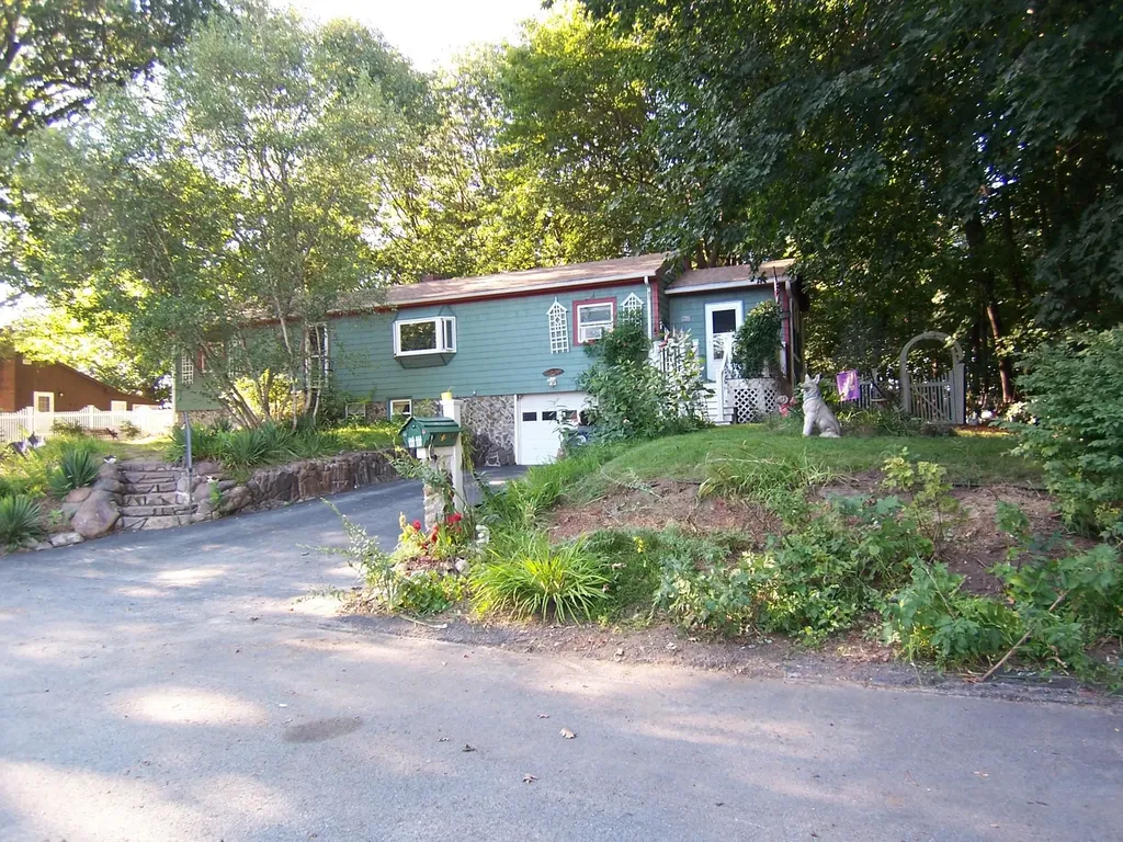 102 Dodge Street Nashua NH 03064