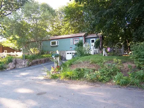 102 Dodge Street Nashua NH 03064