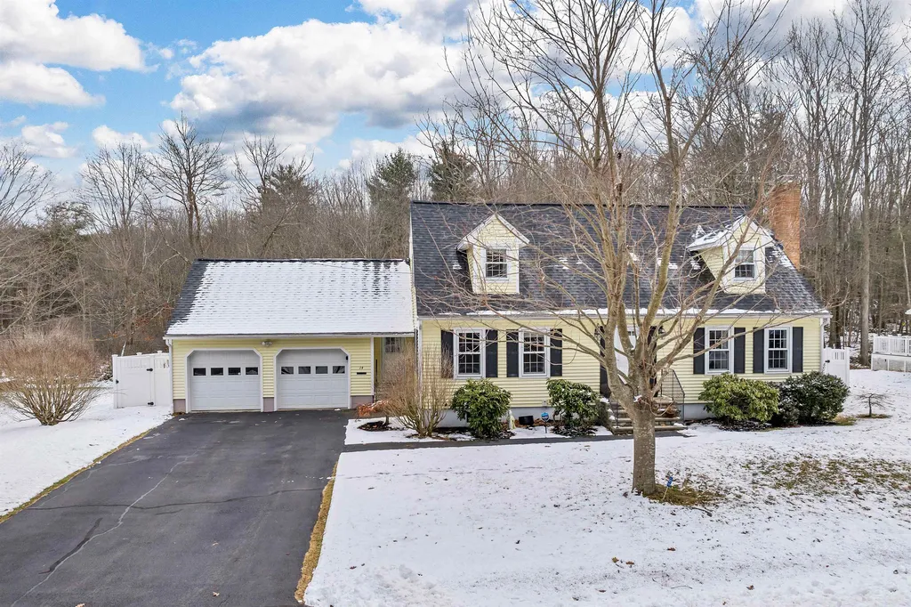 14 Harding Road Portsmouth NH 03801