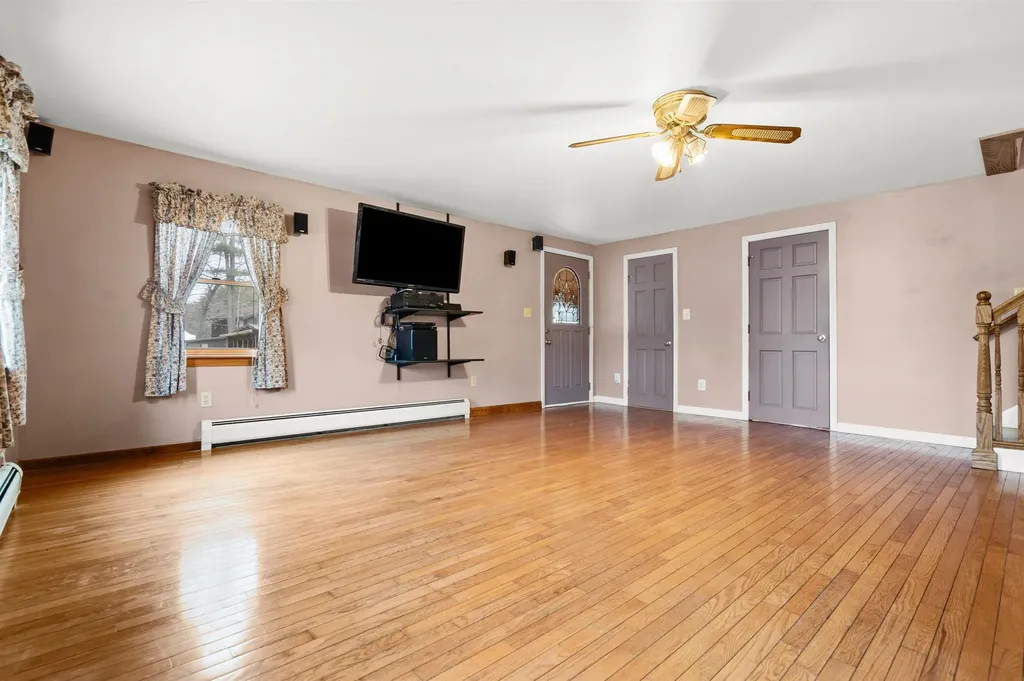 15 Marcoux Road Newton NH 03858