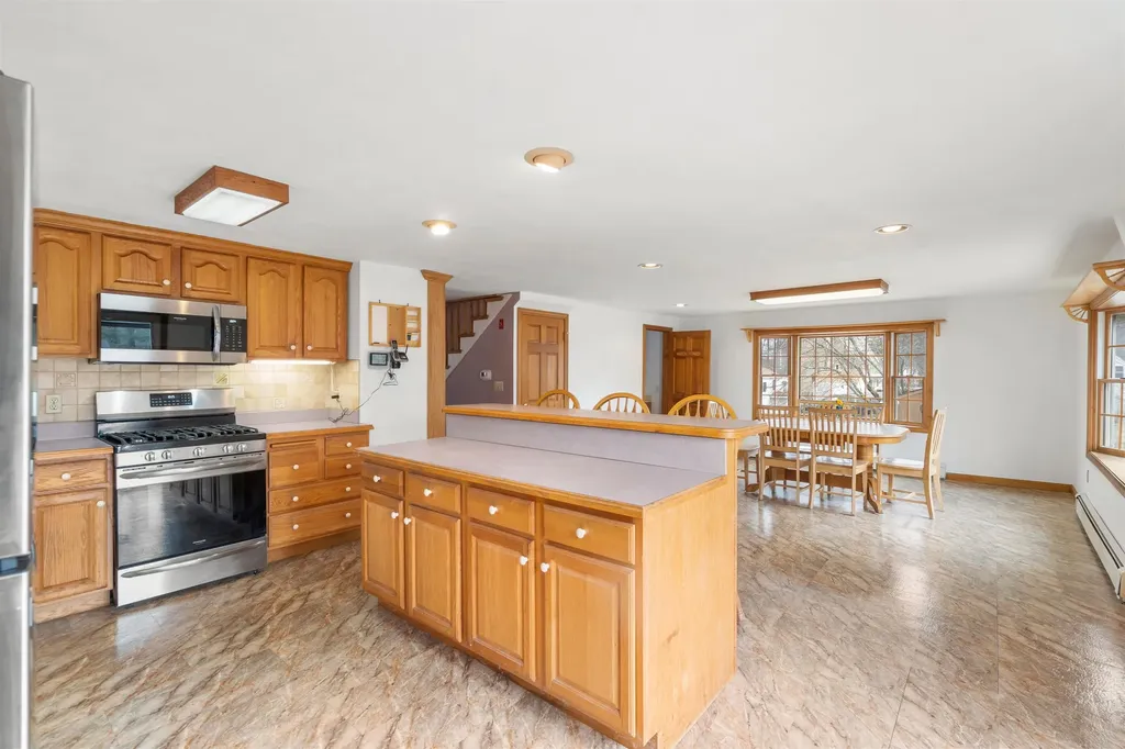 15 Marcoux Road Newton NH 03858