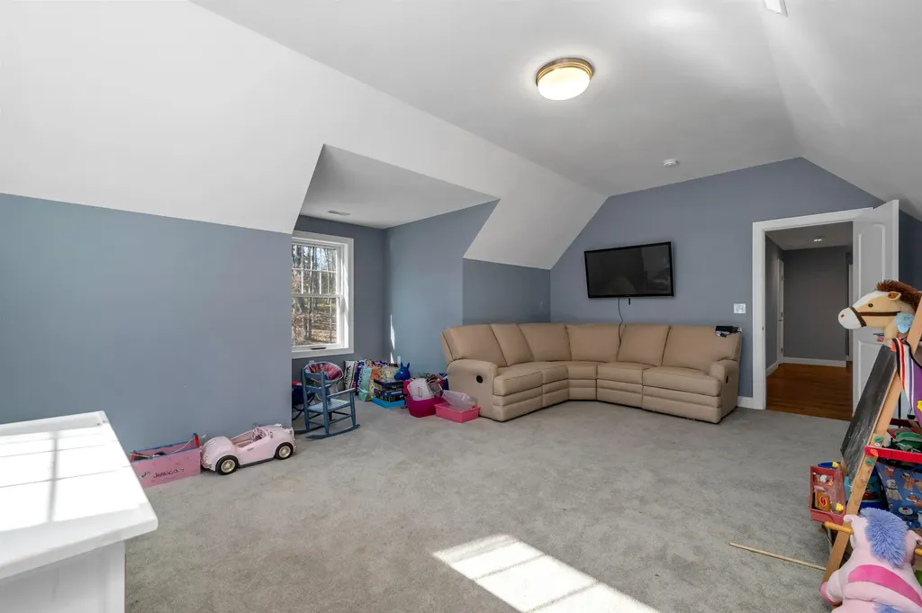 203 Kingston Road Danville NH 03819