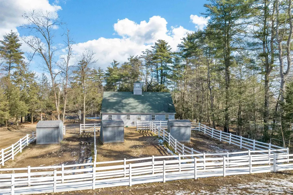 203 Kingston Road Danville NH 03819