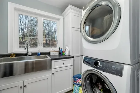 203 Kingston Road Danville NH 03819