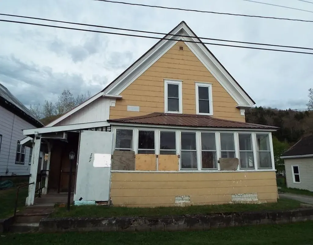 203 Cherry Street, Hardwick VT Real Estate Listing MLS 4986868